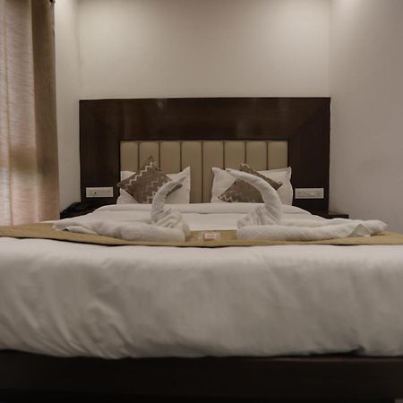 Studioz Paradise Hills มัสซูรี ภายนอก รูปภาพ